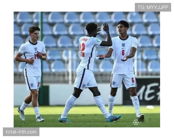 英格兰青年军展现强劲实力，欧洲U19锦标赛决赛席位引关注