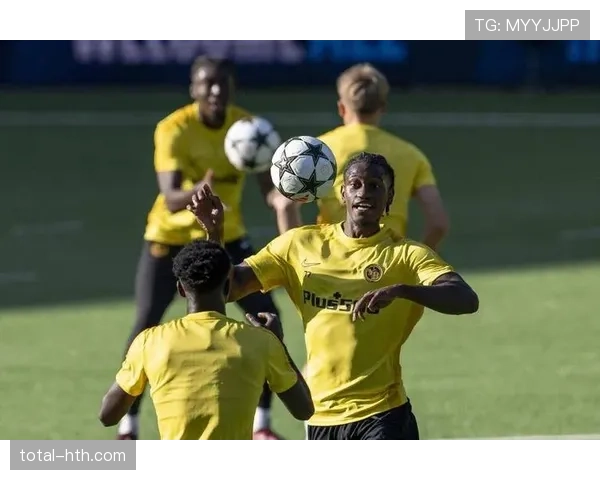 阿尔巴与内马尔配合默契，进攻端表现稳健