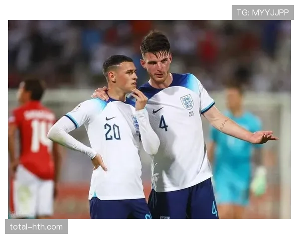 萨卡与阿诺德边路全能对比:进攻输出与战术价值差异分析 萨卡与阿诺德边路全能对比:进攻输出与战术价值差异分析