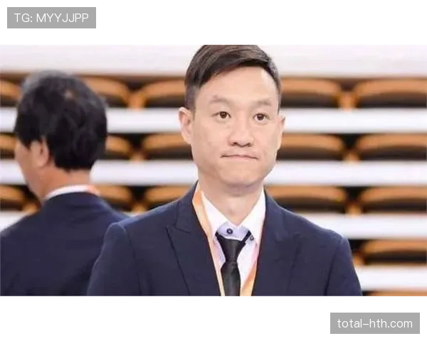 杨威家的冰箱里居然塞满了蛋白粉，连饮料都得排队